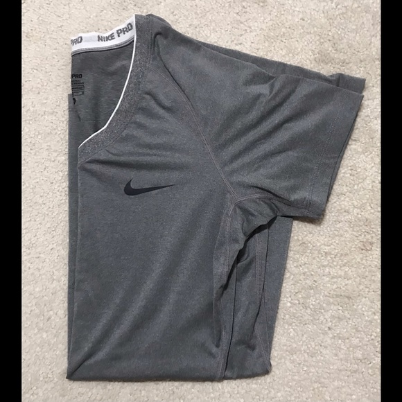 🆕🔥NIKEPRO DRI FIT REALLY CUTE SILKY SOFT GRAY&WHITE STRIPED V-NECK&BLACK SHIRT - Picture 2 of 16
